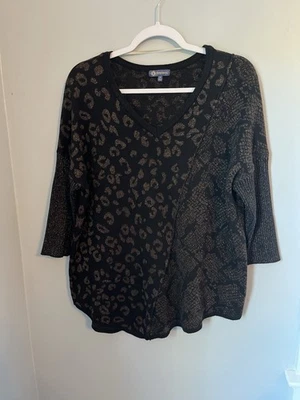 Democracy Women's Sweater Size M V-neck 3/4 Sleeve asymmetrical Black Animal Pri - Image 1 of 4