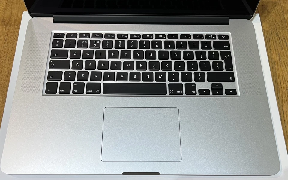 Apple MacBook Pro Retina 15-inch Mid 2015 laptop, Intel i7 16GB RAM 512GB SSD /3 - Image 1 of 1