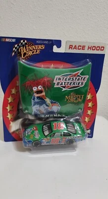 Capó y coche de carreras Bobby Labonte Winners Circle escala 1/32 con The Muppet Show Foto 1 de 4
