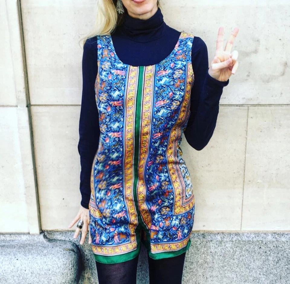 Mameluco Hermes de París a medida - Talla M - Creado con 2 bufandas Hermes azules y doradas Foto 1 de 4