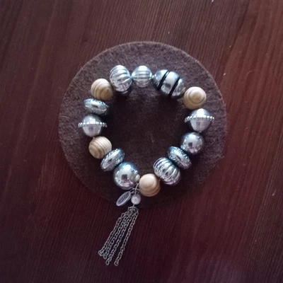 Damen Esprit Armband Esprit  silber   farbenen Modeschmuck mit Holzkugeln. - Bild 1 von 2