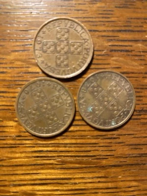Lot Of 3 Republica Portugal 1973-76-78 50 Centavos -  - Image 1 of 2