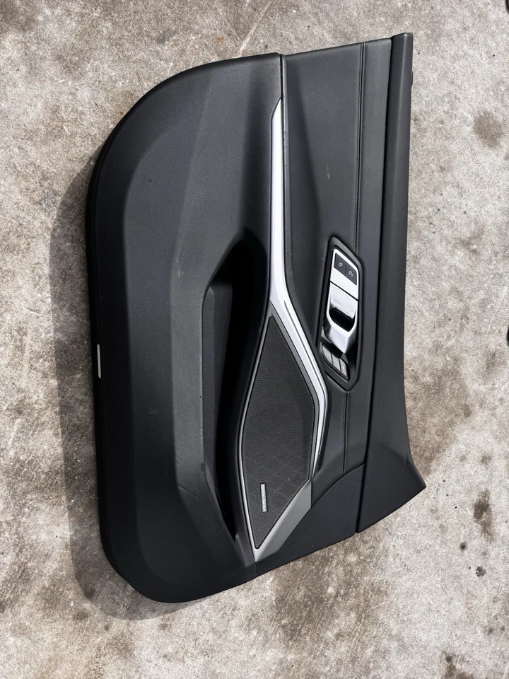 21-24 BMW M3 COMPETITION G80 OEM COURO PRETO LH PAINEL DA PORTA DA FRENTE DO MOTORISTA - Imagem 1 de 4