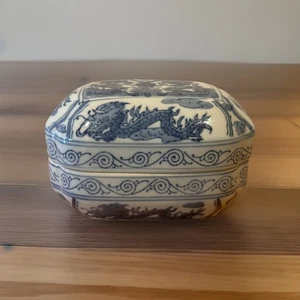 Vintage Chinese Blue and White Dragon Trinket Box Marked Ming Dynasty 6" - Picture 1 of 11