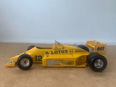 BURAGO LOTUS 97T 1/24 SANS BOITE E6 - Photo 1/4