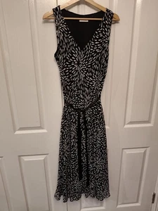 Neu - THE COLLECTION SCHWARZ WEISSES FLIESSENDES KLEID - ÜBERGRÖSSE 18 - Bild 1 von 4