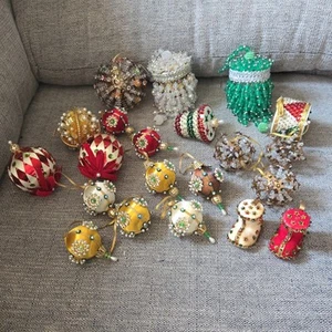 Push Pin Cuentas Lentejuelas Adornos Navidad Terciopelo Satinado Bola Lote 21 Rd Des - Imagen 1 de 22
