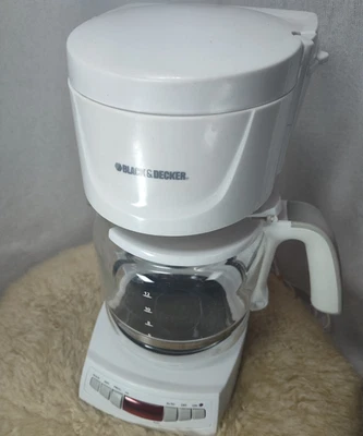 BLACK & DECKER PROGRAMMABLE COFFEE MAKER 12 CUP MODEL DLX900 WHITE - GOOD COND. - Image 1 of 4