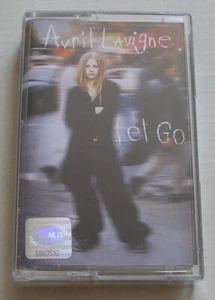 AVRIL LAVIGNE LET GO *RARE BULGARIAN CASSETTE TAPE* - Foto 1 di 4