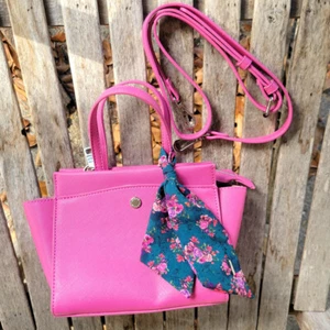 Nuevo Bolso STEVE MADDEN Rosa Imitación Cuero Vegano con Correa Bandolera - Imagen 1 de 4