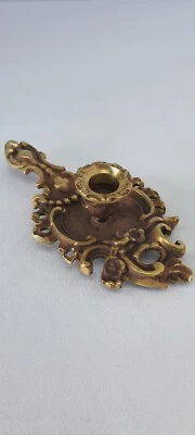 Bougeoir à Main Ancien en Laiton ou Bronze Doré Décor Rocaille - Photo 1/4