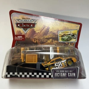 Disney Pixar Cars World of Cars Pit Row Race Off Lanzamiento y Carrera Octano Ganancia Nuevo - Imagen 1 de 7