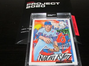 Tarjeta Topps Project 2020 #105 de Nolan Ryan de King Saladeen con caja en mano - Imagen 1 de 4