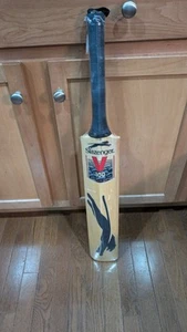 New Sealed Slazenger V-500 Panther Cricket Bat Size 5 - Picture 1 of 6