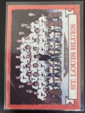 $5 – 1973-74 OPC Hockey Blues Team (light back) #105 Ex+