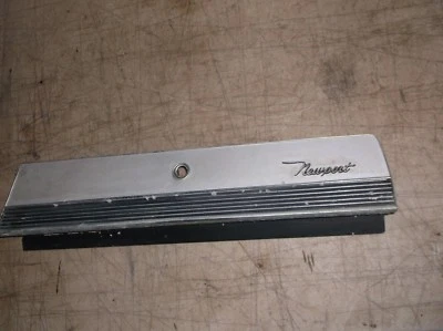 Chrysler Newport 1968 puerta de guantera Foto 1 de 4