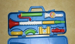 1984 De colección Fisher Price completo Crazy Horn Bugle trompeta Kazoo saxofón banda de 1 hombre - Imagen 1 de 5