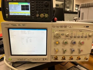 Agilent DSO80204B 2GHz, 4Channel, 40 GSa/s Digital scope pass calibration - Picture 1 of 8