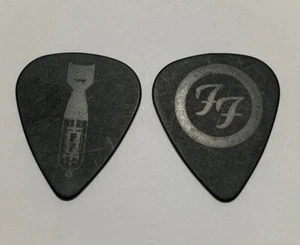 Dave Grohl Foo Fighters 2008 Echos Tour Black Bomb Gitarren-Plektrum - Bild 1 von 1