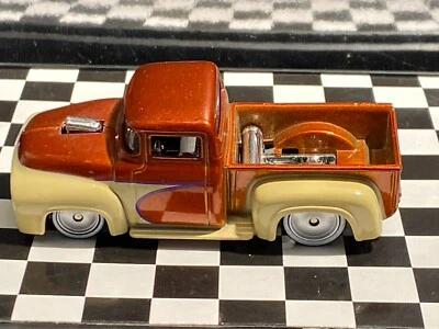 1/64 1956 FORD F-100 CUSTOM PICKUP TRUCK BROWN AND TAN RUBBER TIRES M22 - Image 1 of 4