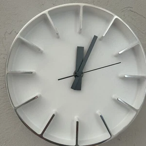 Lemnos Edge Clock White | 18cm (7 inch) | Aluminum One-Piece | Modern Wall Clock - Picture 1 of 11