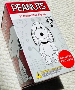 SDCC 2016 Exclusive ORO Snoopy Qee Serie 1 Dark Horse Nuovo Sigillato Scatola Solo 550 - Foto 1 di 5