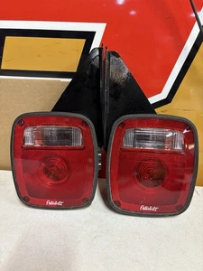Peterbilt Signal Stat 5010 Tail Lights Pair 537 379 567 579 Paccar P11-6369R & L - Bild 1 von 8