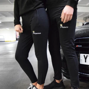 Prinz oder Prinzessin Jogger. Komfortables Paar Ziele Beziehung Neid königlich süß  - Bild 1 von 7