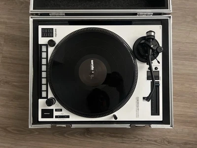 Tocadiscos híbrido de par Reloop RP-8000 MK2 + estuche de vuelo Foto 1 de 2