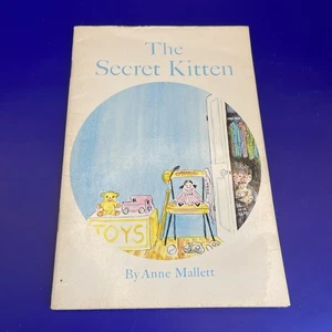 VTG Anne Mallett / The Secret Kitten 1st Edition 1972 Paperback - Picture 1 of 10