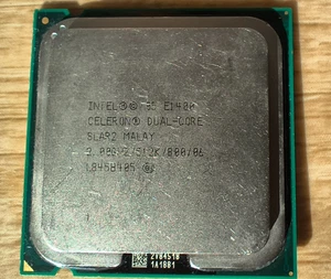 Intel Celeron Dual-Core E1400 2 GHz/512/800 SLAR2 - Socket 775 - Foto 1 di 2