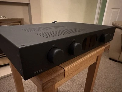 Audiolab 7000A Integrated Stereo Amplifier Black - Image 1 of 4
