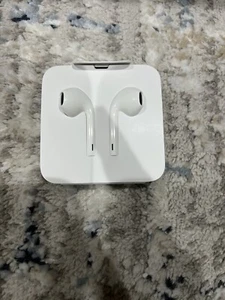 Apple EarPods Headphones w/ Lightning Connector for iPhone - Genuine OEM - New - Photo 1 sur 2
