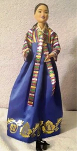 Barbie® Kim The Litigator feiert Silvester in L.A. (Hanbok #1). - Bild 1 von 17