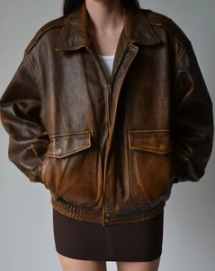 Chaqueta de bombardero de cuero de gran tamaño marrón envejecido A-2 vintage años 80 para mujer - Imagen 1 de 5