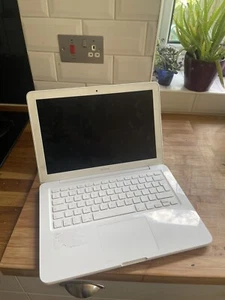 White Unibody MacBook - UPGRADED RAM & SSD - Picture 1 of 1