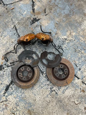 G35 Nissan 350z  FRONT BREMBO  CALIPERS - Image 1 of 3