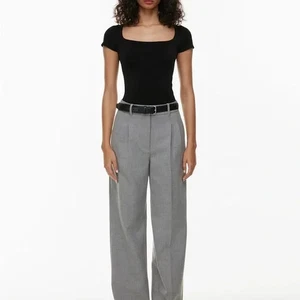 Aritzia Smooth Seamless Willow Squareneck T-shirt in Black Sz Small Short Sleeve - Picture 1 of 7