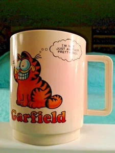 Tazza Garfield bifacciale plastica vintage 1978 "Il cibo è la mia vita" e "Bella faccia" - Foto 1 di 12