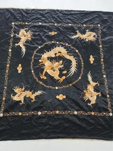 Antiker chinesischer handbestickter Wandbehang Drache Seide Textil 139 x 136 cm - Bild 1 von 13