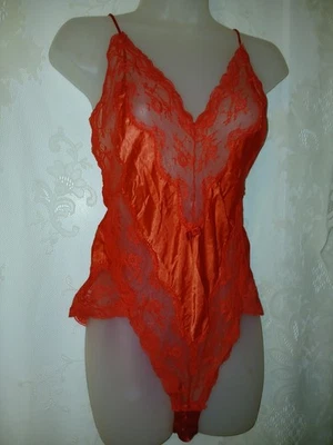 Lencería De Colección Barbizon Rojo Líquido Satinado Corte Francés Peluche Entrepierna a Presión M Usada en Excelente Condición   Foto 1 de 4