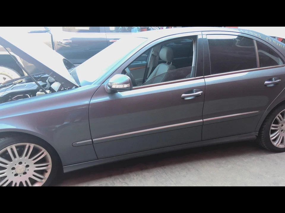 Used Front Left Door Assembly Front fits: 2008 Mercedes-benz Mercedes e-class 21 Foto 1 de 4