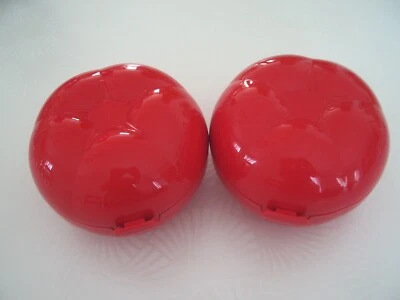 Lot de 2 Boites forme tomates TUPPERWARE rouges en très bon état - Photo 1/3