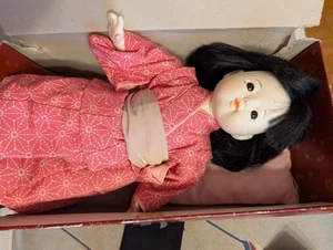 Japanische Mädchen Puppe 9 Zoll Stoff Kimono - Bild 1 von 4