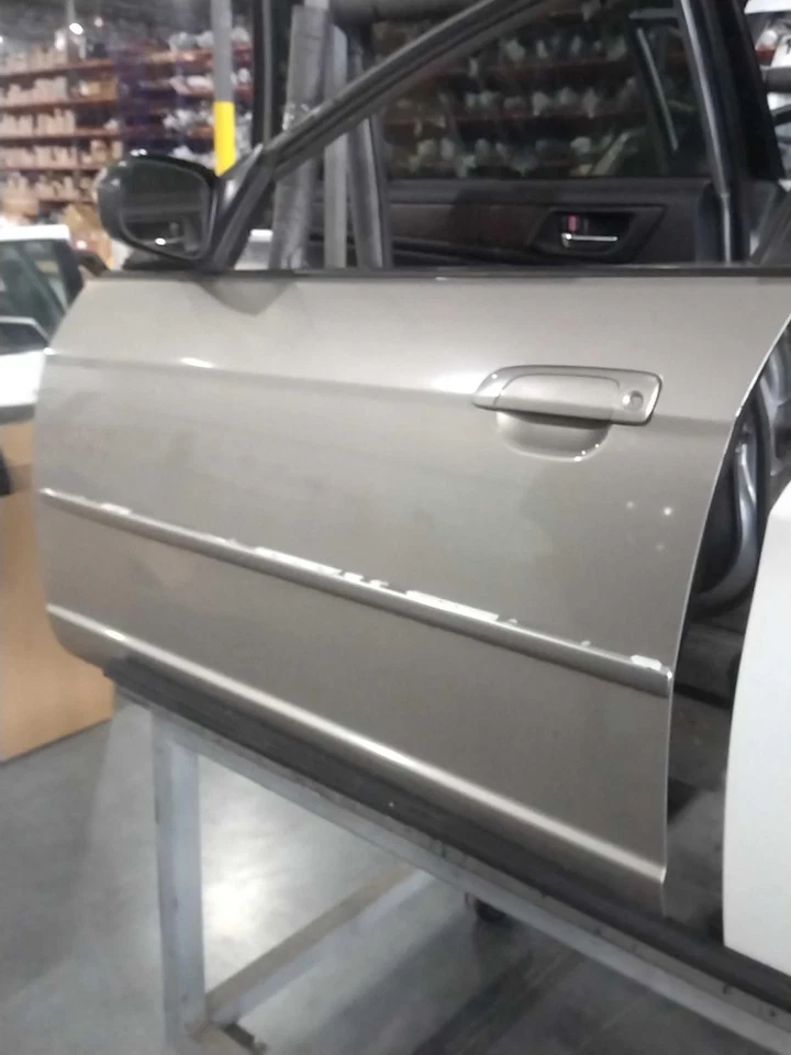 2005 Honda Civic Left Door Tan Used OEM - Chip Paint, 276K Mileage - Imagem 1 de 4