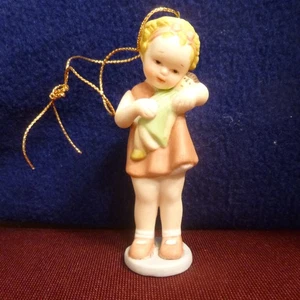 Ornamento figurativo - "LOVE IS BLIND" H1800 Bessie Pease Gutmann 1985 - MINT - Foto 1 di 8