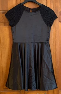 NEU Calvin Klein kurzärmliges schwarzes Damenkleid mit Spitze & gefüttert – 16 - Bild 1 von 7