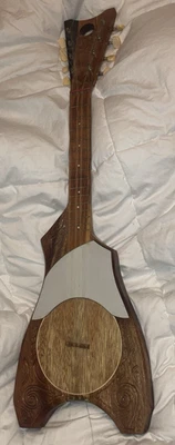 Ukelele Tahití vintage 8 cuerdas • Madera artesanal Foto 1 de 4