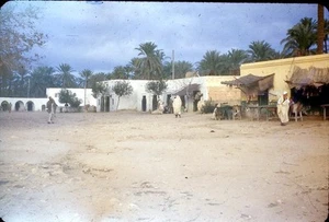 Scivolo 35mm vintage LOCALI e NEGOZI CASE? TAJOURA, LIBIA 1952 1 - Foto 1 di 3