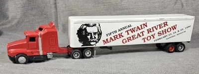 Semirremolque y remolque fundido a presión escala 1/64 ERTL, Mark Twain Great River Toy Show. Foto 1 de 4